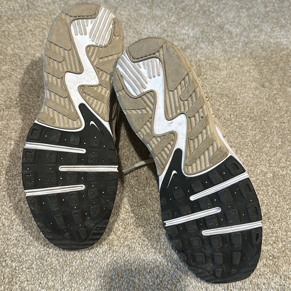 Nike Women's Air Max Excee Shoes - Picture 4 of 4